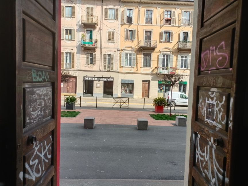 Liceo desde interior hacia la salida