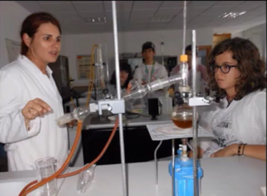 Foto de chicas en laboratorio