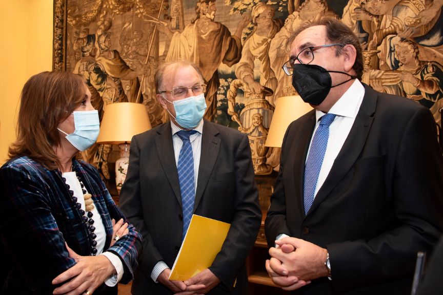 Firma del convenio entre el MEFP e IIPP