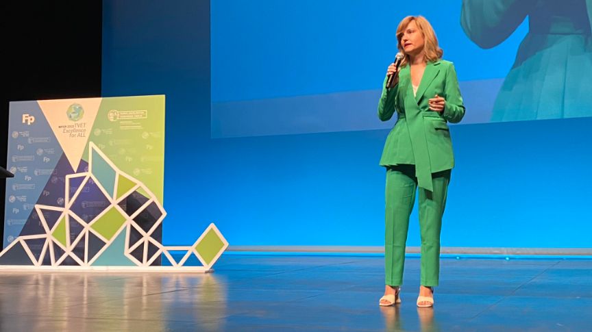 Pilar Alegría en el Congreso Internacional de FP de San Sebastián