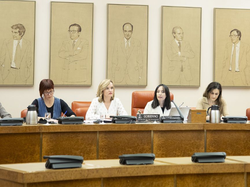 La ministra de Educación, Formación Profesional y Deportes en la Comisión del Congreso