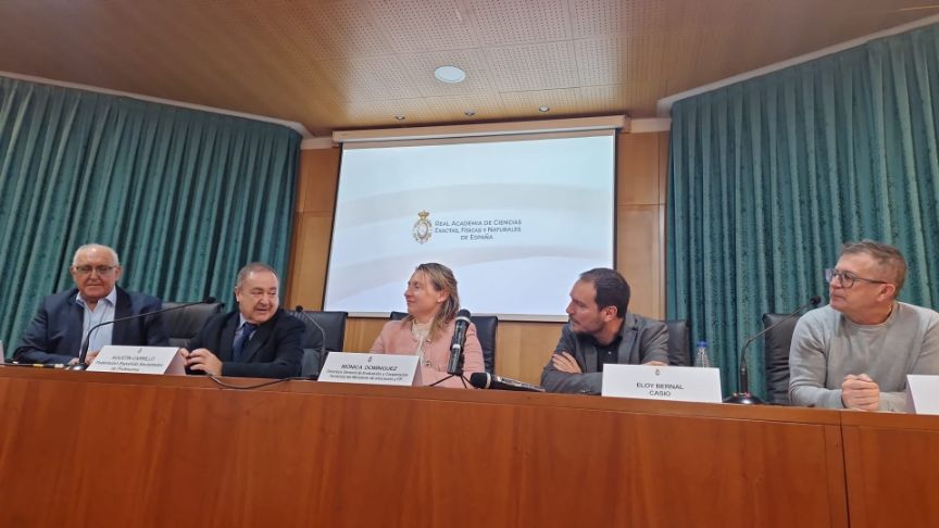 Mónica Domínguez interviene en la presentación de 'Explorando la Ciencia' 