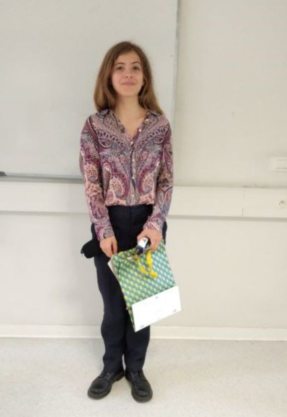 Nuestra alumna, Lucie Chasseray tras recibir su galardón.