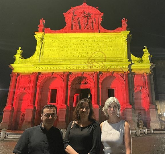 El profesorado de la Sección Internacional Española de Roma ante el "Fontanone" del Gianicolo