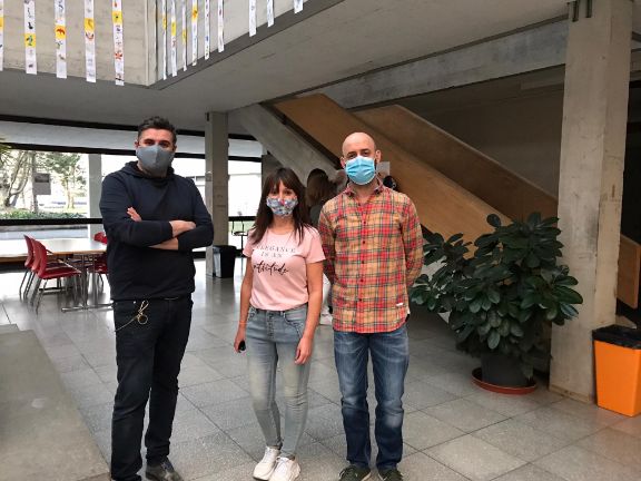 Los profesores José Moraleda e Isabel Cánovas con el arquitecto Álvaro Varela
