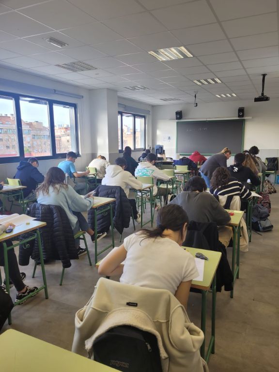 Imagen de alumnado realizando la prueba piloto de acceso a la universidad