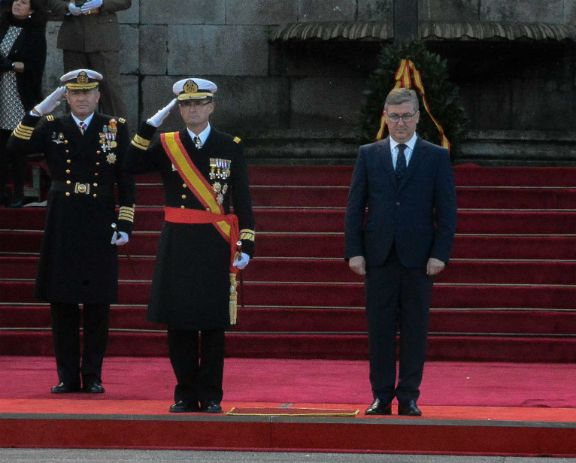 Imposicion de la Corbata de la Orden Civil de Alfonso X el Sabio a la bandera de la Escuela Naval Militar de Marín - Fotografía 1