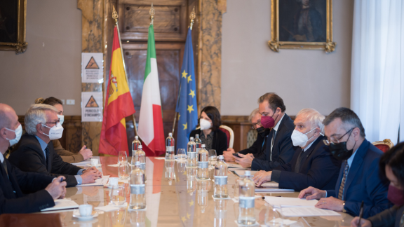 Alejandro Tiana durante la bilateral en Bolonia.
