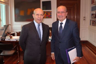 El ministro de Educación, Cultura y Deporte, José Ignacio Wert, con el alcalde de Málaga, Francisco de la Torre