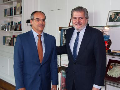 Reunión del ministro Méndfez de Vigo con el consejero madrileño
