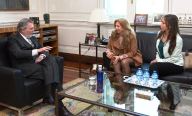 Méndez recibe a la organización Kamira en el Ministerio