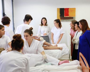 La reina Letizia y la ministra de Educación y FP, Isabel Celaá, inauguran el curso de FP