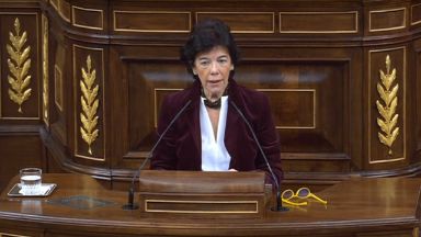 La ministra Isabel Celaá durante su intervención en el Congreso