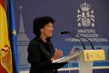 Celaá anuncia que el estudio de la historia del pueblo gitano será obligatorio en el currículo 