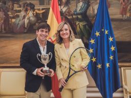 Imagen del artículo Pilar Alegría recibe al tenista Martín de la Puente, campeón de Wimbledon en dobles en 2025