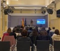 Sala del curso con ponente y asisitentes