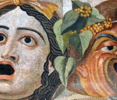 Mosaico romano con máscaras de teatro