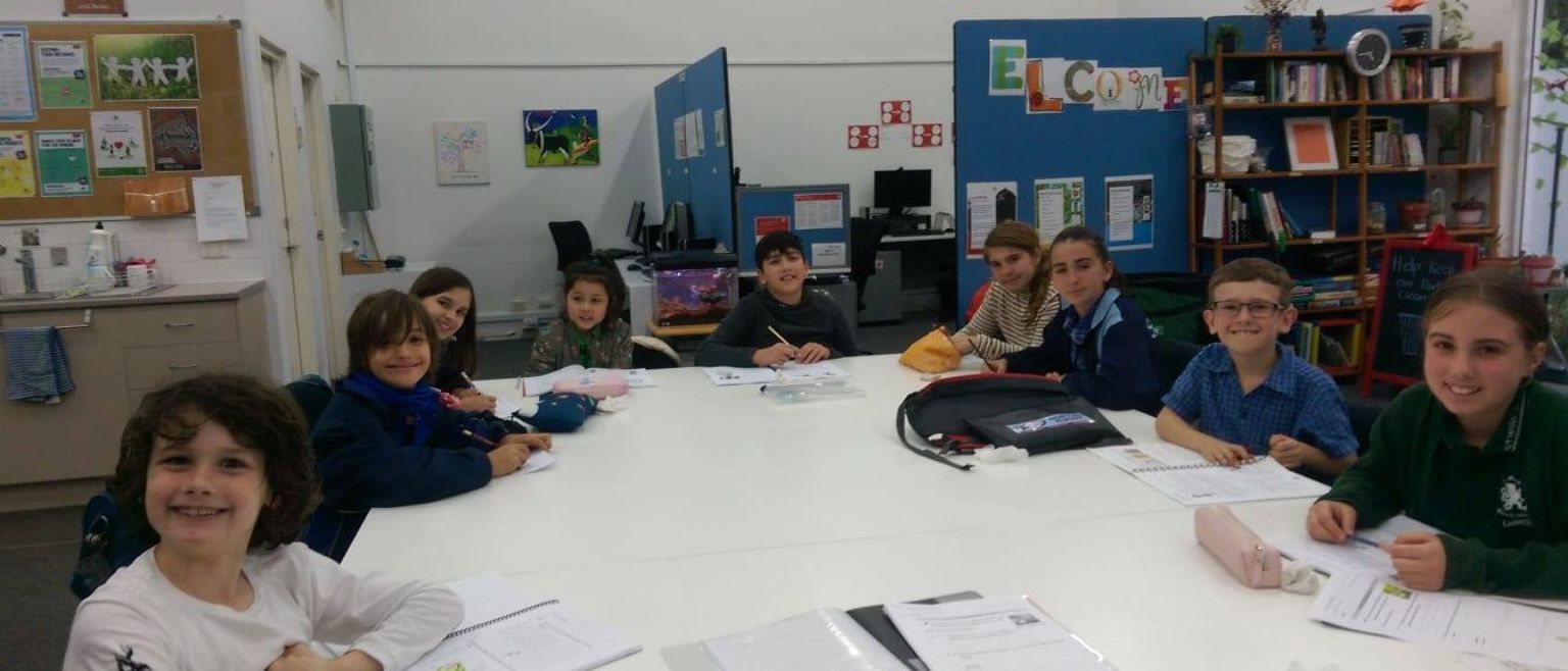 Alumnos estrenando nuevo aula
