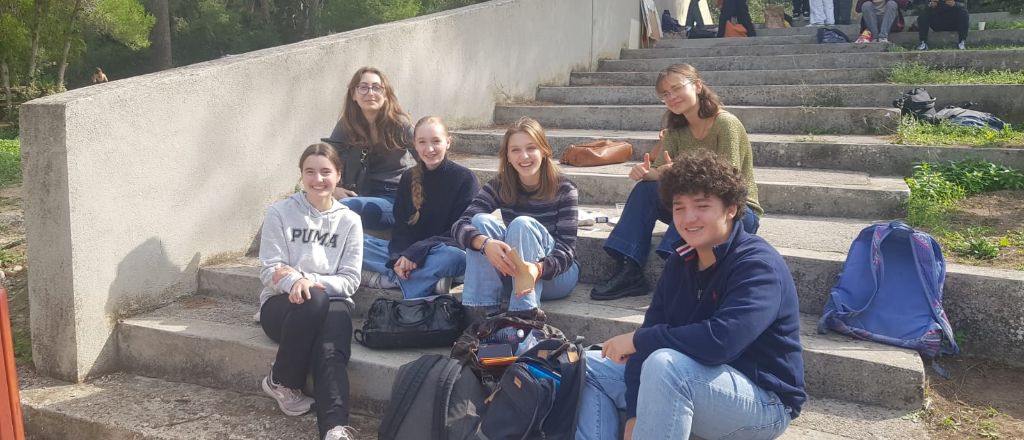 Alumnos Graduados Reposando