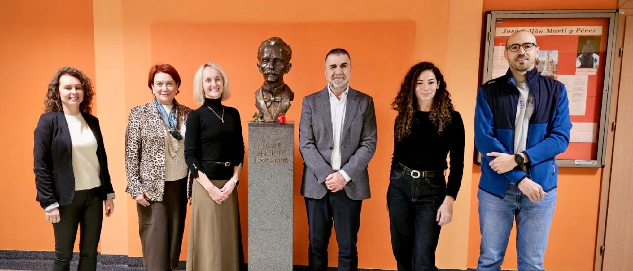 Visita de la Inspección Central de Educación a la Sección Bilingüe José Martí de Varsovia. El inspector de educación, la directora del Liceo, la aseso