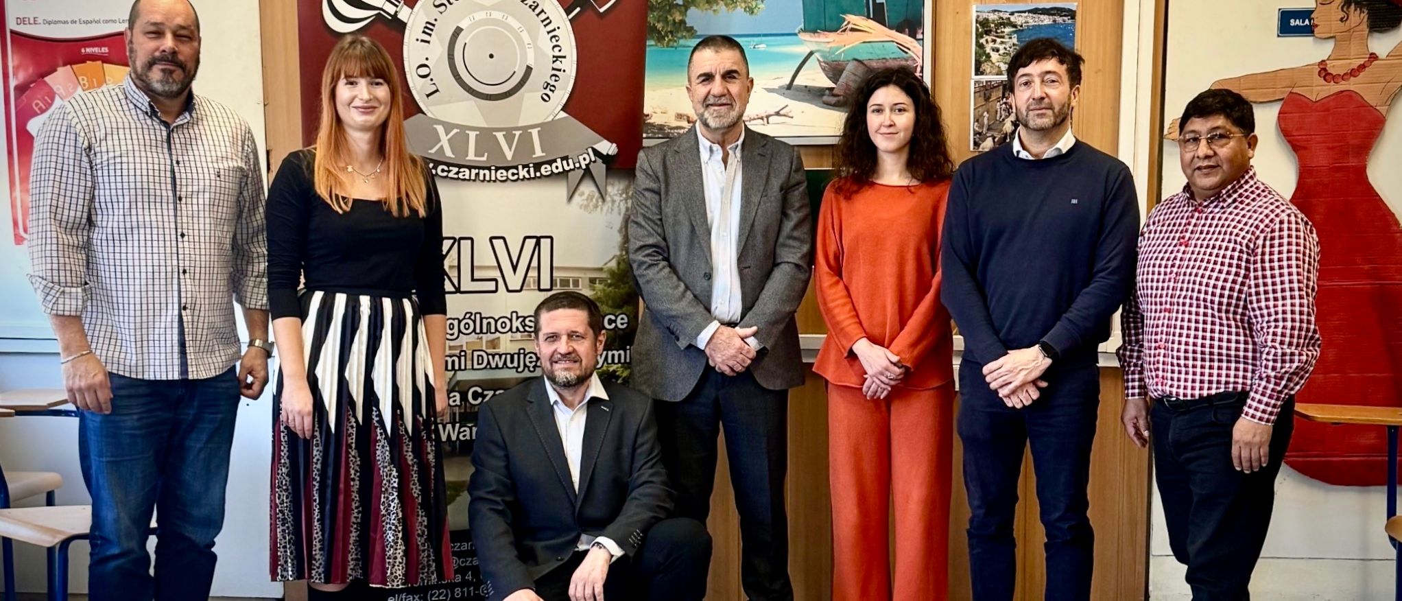 Visita de la Inspección Central de Educación al Liceo Stefan Czarniecki de Varsovia. El inspector de educación, el director del Liceo, la coordinadora