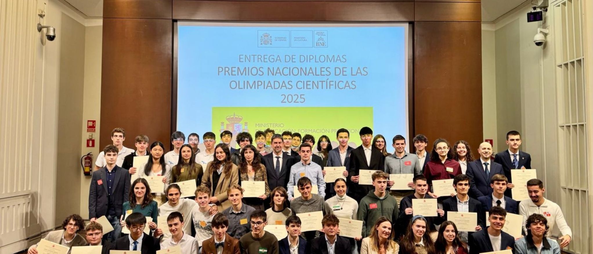 El Ministerio de Educación distingue a jóvenes talentos en las Olimpiadas Científicas