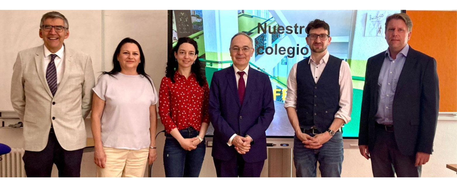 El embajador de España en Alemania, Don Pascual Navarro Ríos, ha visitado la Sección Española del Friedrich-Engels-Gymnasium en Berlín.