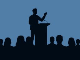 Orador sobre el estrado con público alrededor