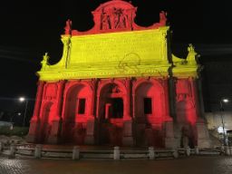 Fontanone del Gianicolo illuminato con i colori della bandiera spagnola