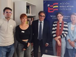 Reunión de auxiliares de conversación con Antonio Serrano