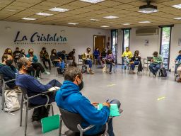Fotografía del evento: los participantes sentados en corro