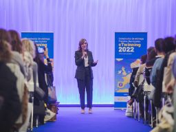 La ministra Pilar Alegría en la entrega de los premios eTwinning