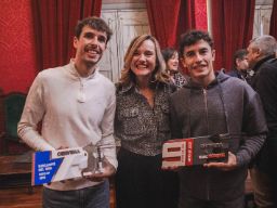 •	Cervera (Lleida) comparte con Marc y Álex una temporada histórica en la que han sido campeón y subcampeón de la categoría reina del motociclismo mundial