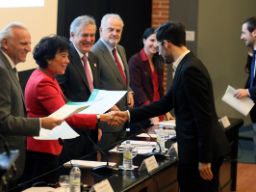 Entrega los diplomas de la 32ª promoción del máster de la escuela de periodismo UAM-El País