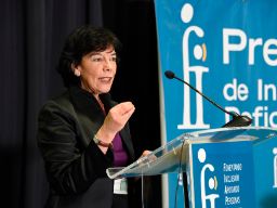 Celaá defiende la atención personalizada para garantizar una  educación inclusiva 