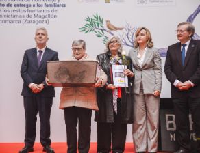 Los ministros Alegría y Torres entregan en Magallón (Zaragoza) los restos localizados en Cuelgamuros de 17 víctimas de la Guerra