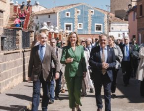Pilar Alegría destaca en Azuara la importancia de que las administraciones ofrezcan oportunidades en el medio rural