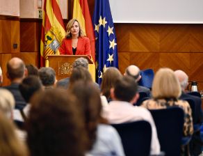 La ministra Pilar Alegría reivindica la memoria de los maestros represaliados durante la Guerra Civil española